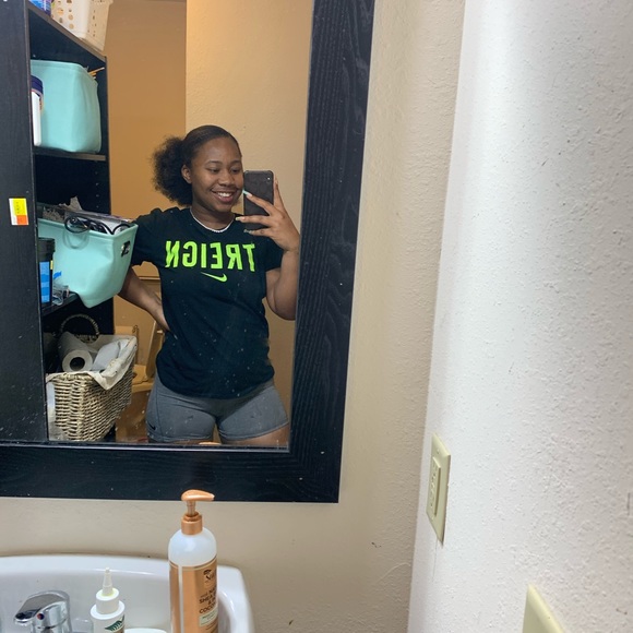 Meet your Posher, Jasha - Picture 2 of 4